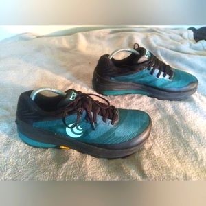 TOPO ULTRA ADVENTURE PRO. Size 10.5 women's. Teal/Mint. Like new